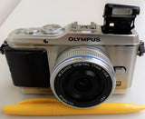 OLYMPUS PEN E-P3 SILVER Corpo MIRRORLESS 4/3 12MP  LIVEVIEW Sensore 4/3 Stabilizzato LCD 3" FULLHD  USATO C/NUOVA KIT con OB. M.ZUIKO 17mmF.2.8 SILVER NUOVO POLYPHOTO