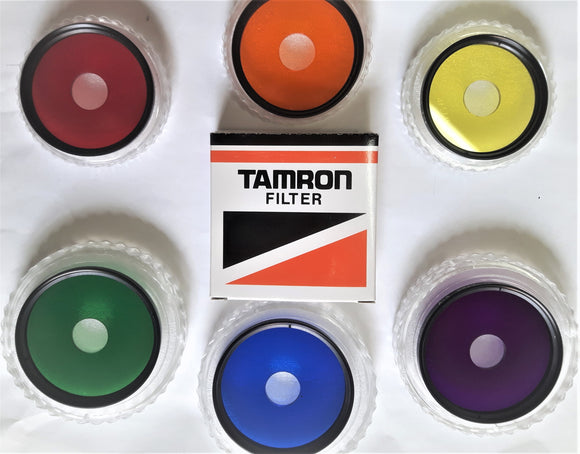 TAMRON COLOR SPOT : E' un filtro di vetro colorato con un foro centrale .Disponibili 49 - 52 - 58mm.